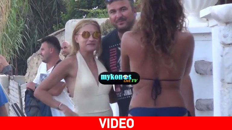 «Καυτές» θαυμάστριες «όρμηξαν» στον Ρέμο στη Μύκονο